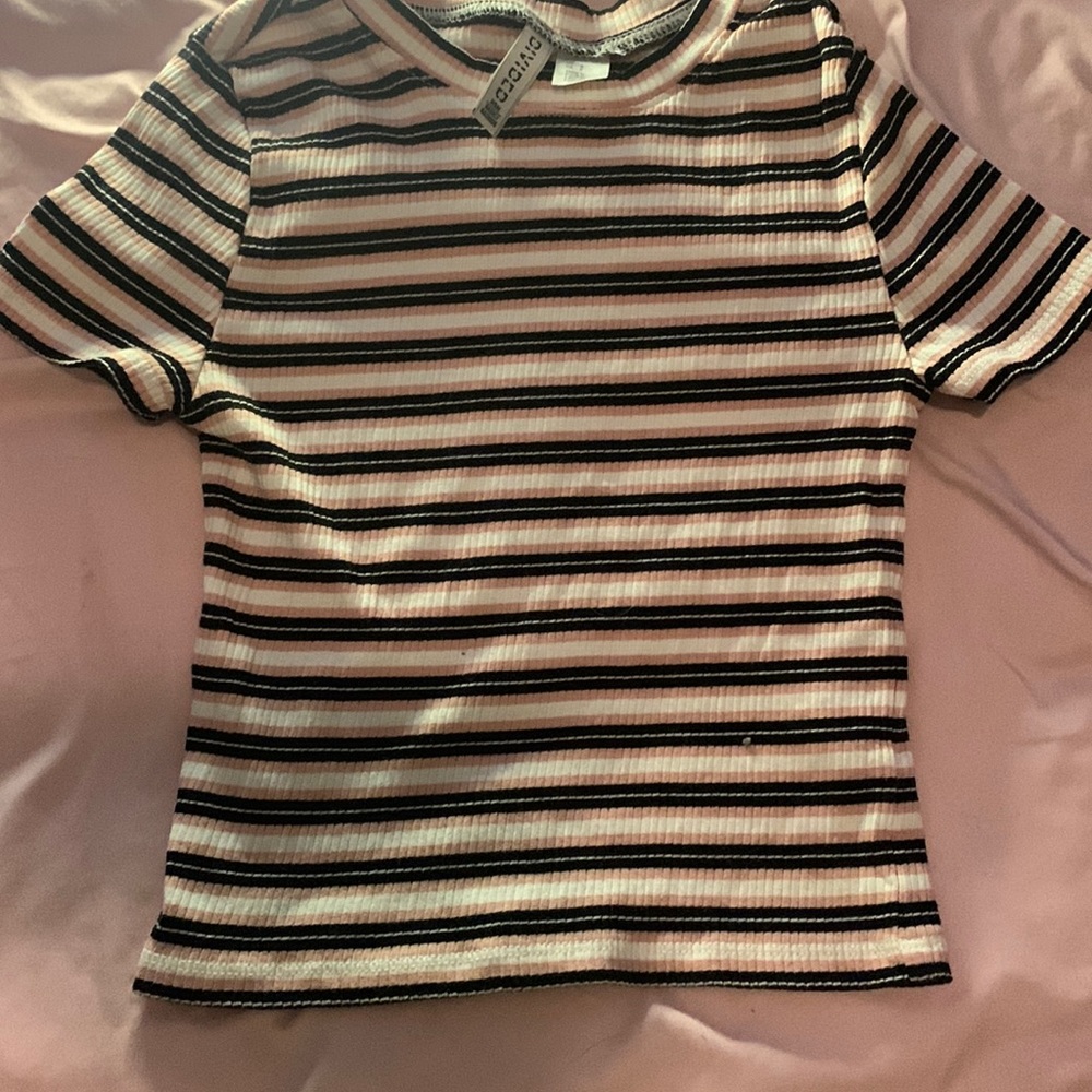 Black white and pink Small crop top/ shirt!